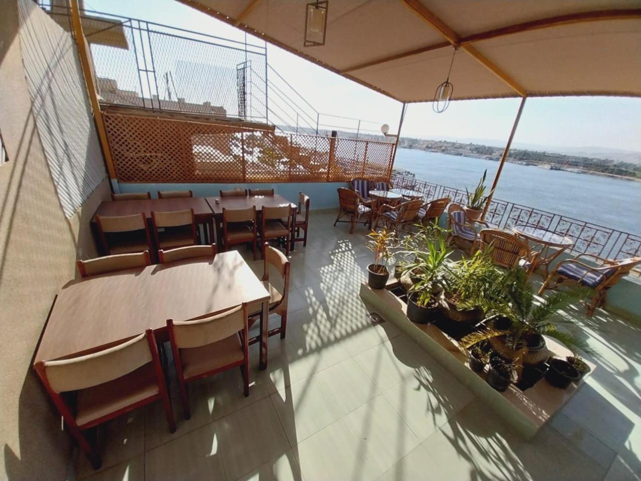 Merry Land Hotel & Roof Top Nile Restaurant Луксор Экстерьер фото