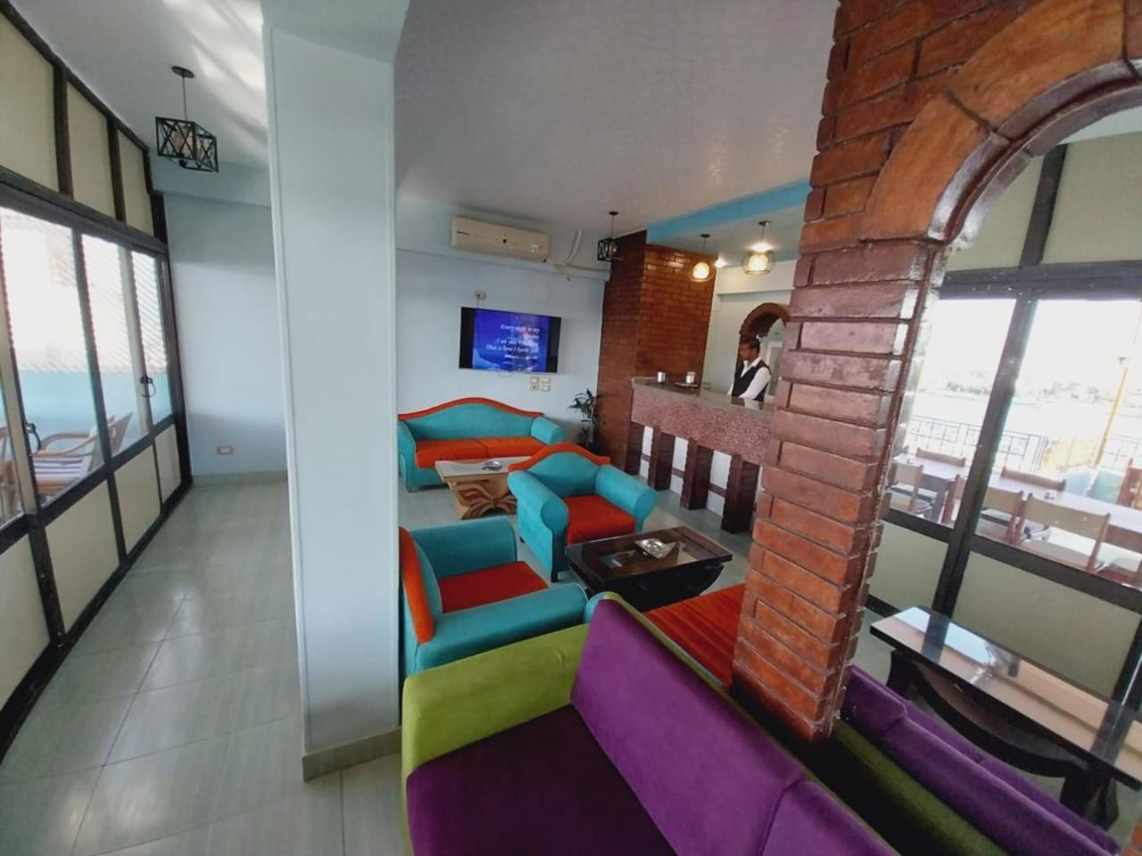 Merry Land Hotel & Roof Top Nile Restaurant Луксор Экстерьер фото