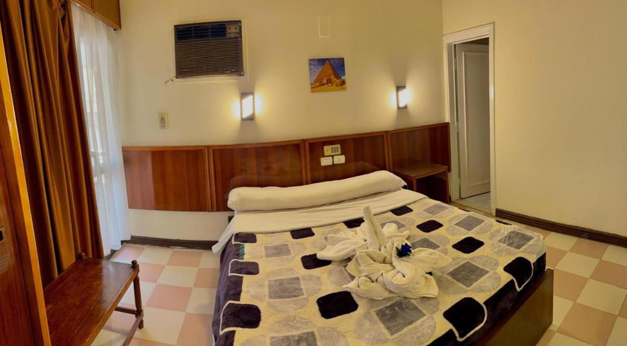 Merry Land Hotel & Roof Top Nile Restaurant Луксор Экстерьер фото