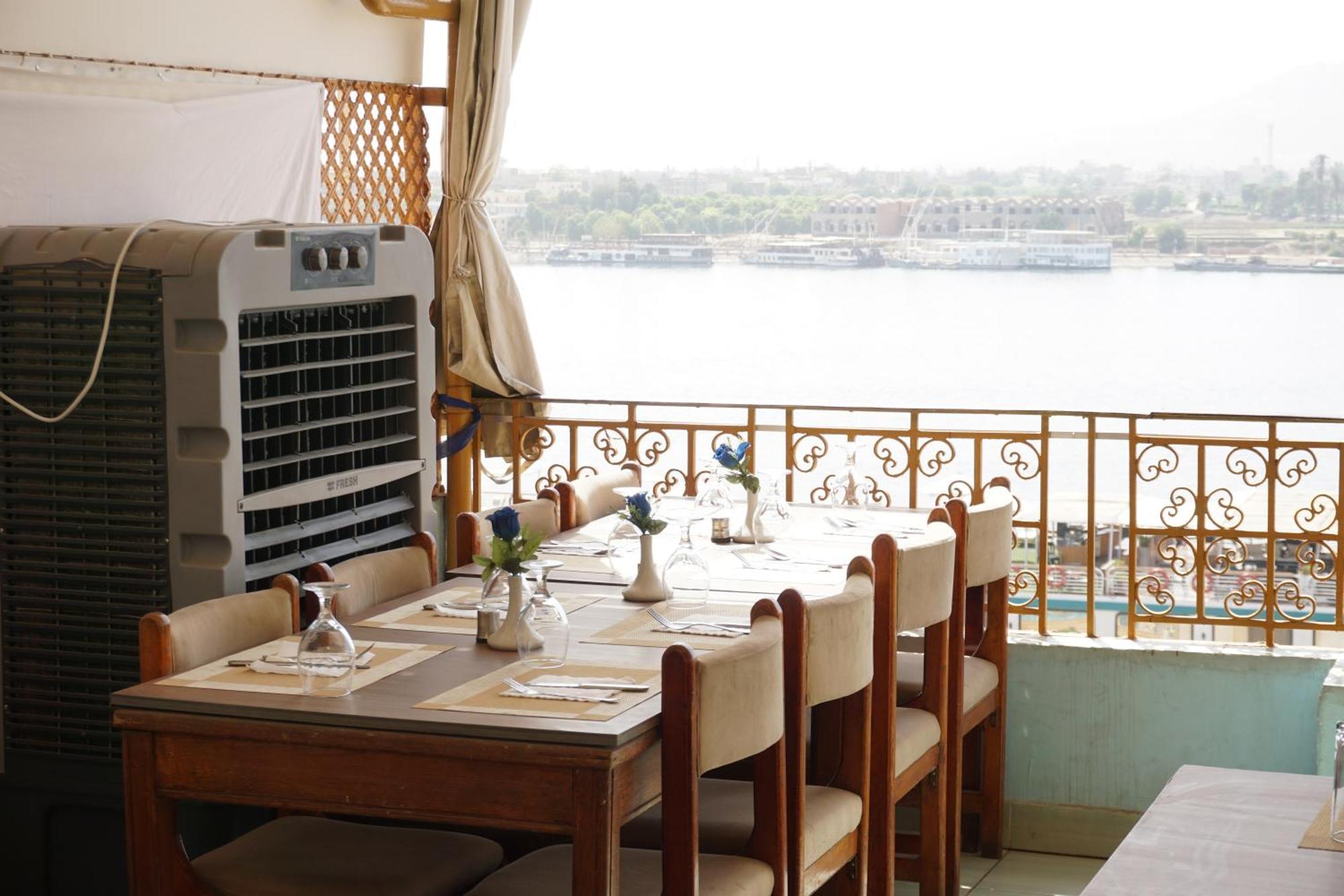 Merry Land Hotel & Roof Top Nile Restaurant Луксор Экстерьер фото