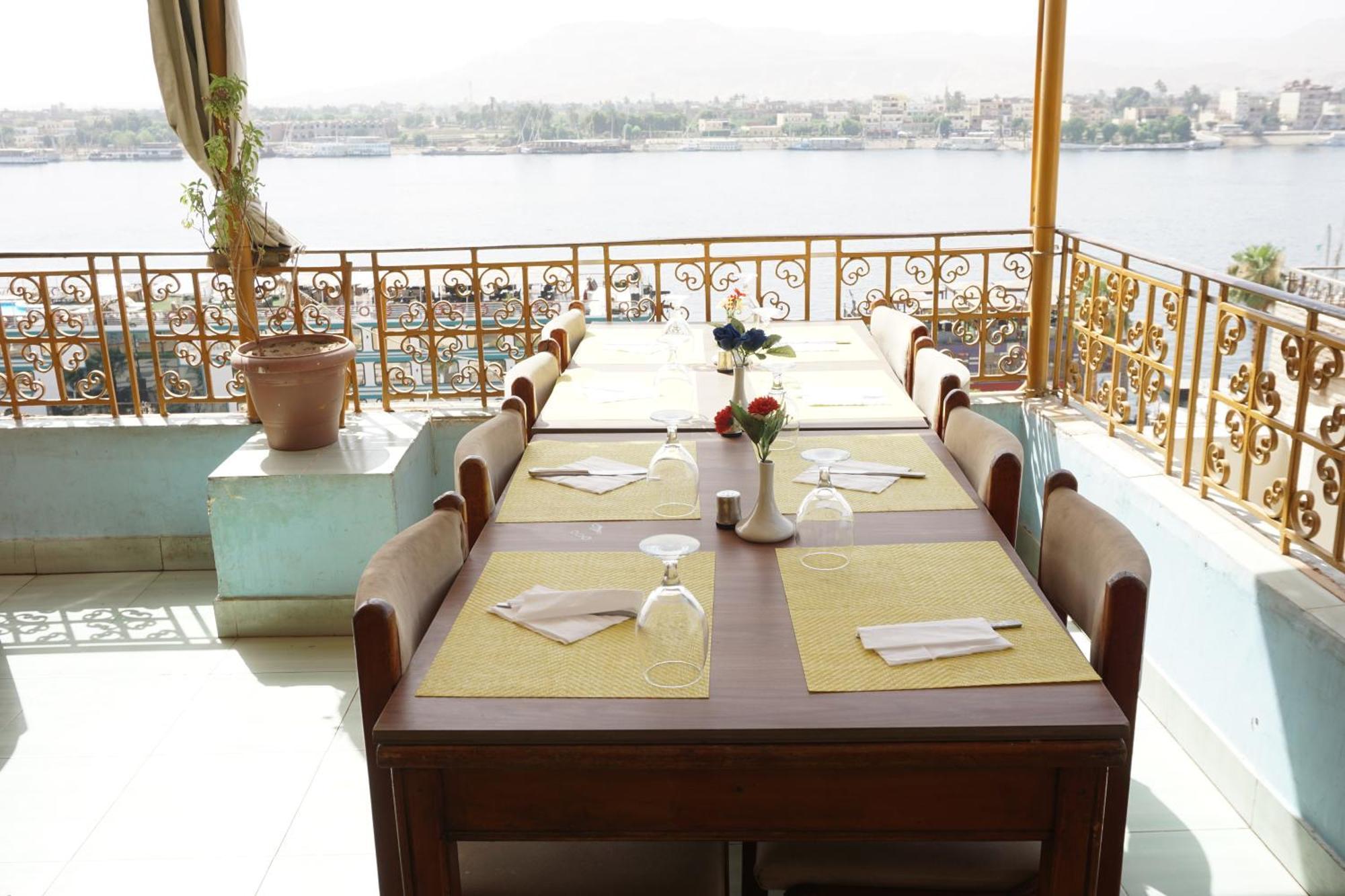 Merry Land Hotel & Roof Top Nile Restaurant Луксор Экстерьер фото