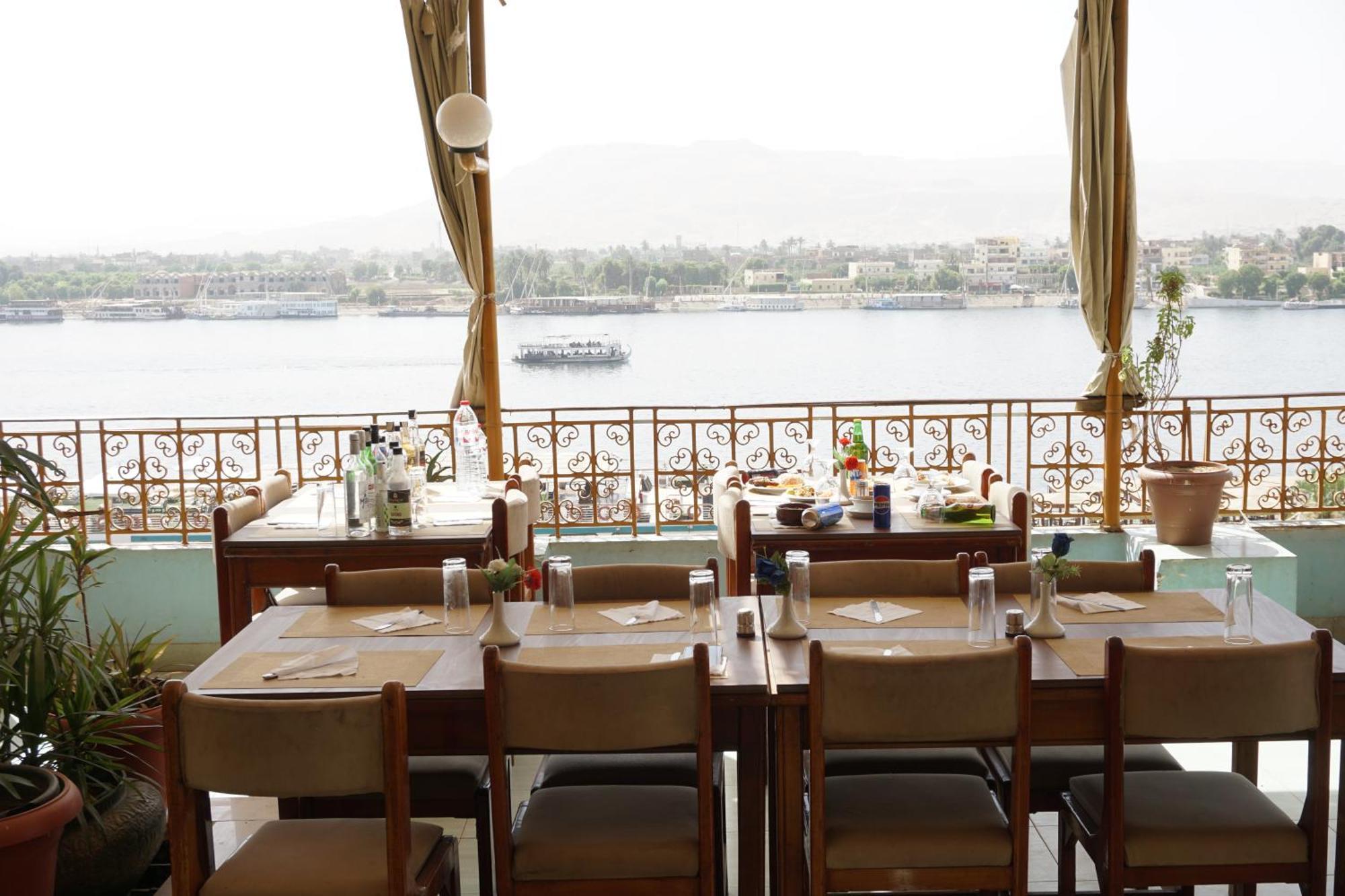 Merry Land Hotel & Roof Top Nile Restaurant Луксор Экстерьер фото