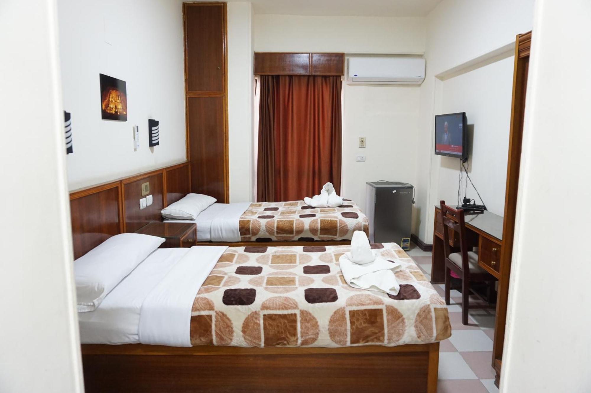 Merry Land Hotel & Roof Top Nile Restaurant Луксор Экстерьер фото